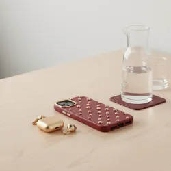 Funda Tachas para iPhone 14 Plus - La Casa de las Carcasas, Accesorios y Fundas para móviles