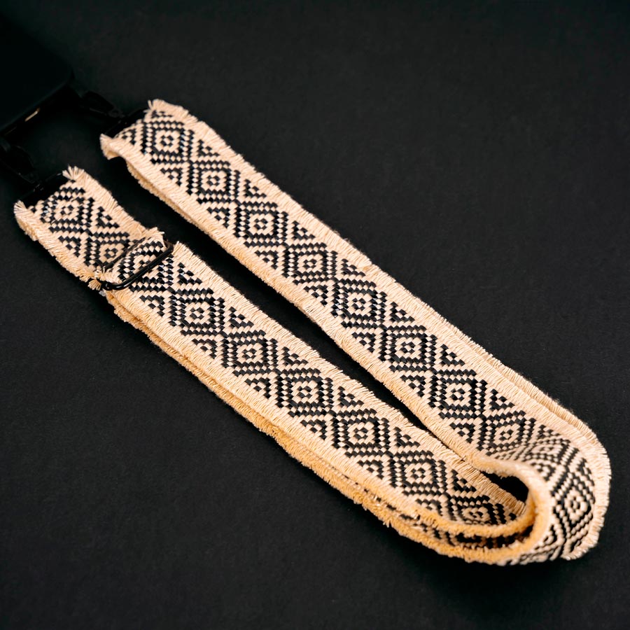 LANYARD_ROMBOS_NEGRO_900_03.jpg